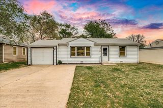 220 E  Edgemoor St, Derby, KS 67037