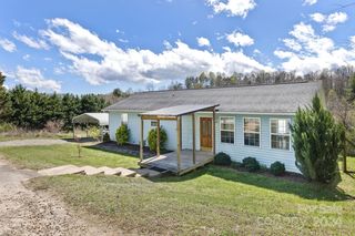 24 Star Dr, Leicester, NC 28748