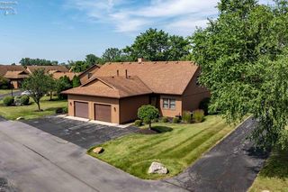 70 N  Harbors End Dr, Port Clinton, OH 43452