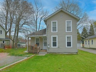 4167 Maple St, Perry, OH 44081
