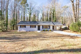 5689 Woodland Dr, Acworth, GA 30102