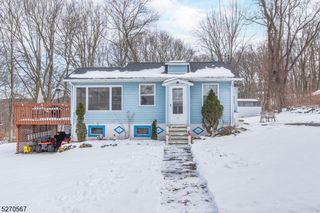 14 Villanueva Ave, Lake Hopatcong, NJ 07849