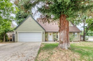 1212 Cypress Ave, Clovis, CA 93611
