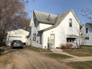 709 Briggs Ave S, Park River, ND 58270