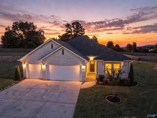 6102 Margie Collins Dr, Owens Cross Roads, AL 35763