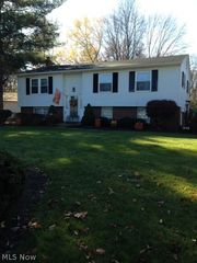310 North Rd SE, Warren, OH 44484