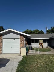 814 Lloyd St, Lodi, CA 95240