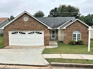 165 Landing Dr, Fayetteville, GA 30214