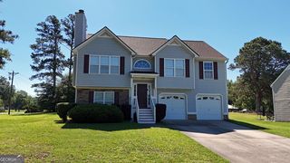 100 Hawthorn Dr, Carrollton, GA 30116