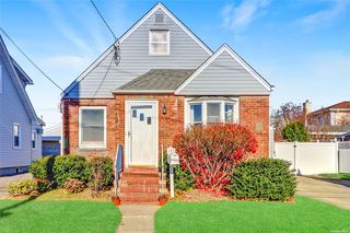 houses for sale in mineola ny