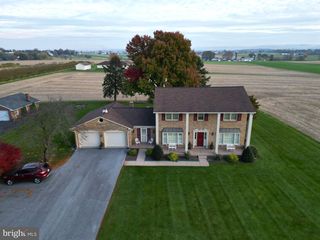 35 S  Harvest Rd, Bird In Hand, PA 17505