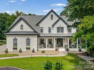 121 Isle Run Dr, Mooresville, NC 28117