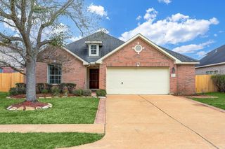 7605 Waterlilly Ln, Pearland, TX 77581