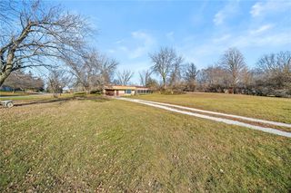 19275 123rd Pl, Perry, IA 50220