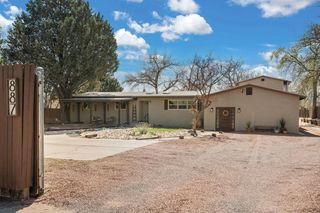 887 W  Meadowlark Ln, Corrales, NM 87048
