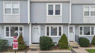 484 1st Ave #9, West Haven, CT 06516
