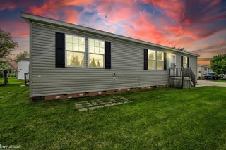 17128 Scarborough Dr, Macomb, MI 48044