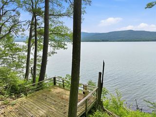 364 Delong Lane, Shoreham, VT 05770
