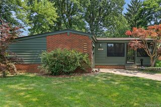1072 Brooklawn Ct, Troy, MI 48084