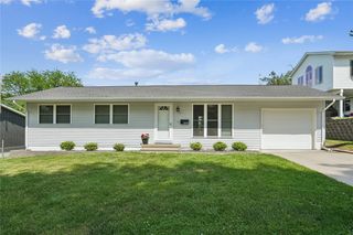 3618 Lynbrook Dr NE, Cedar Rapids, IA 52402