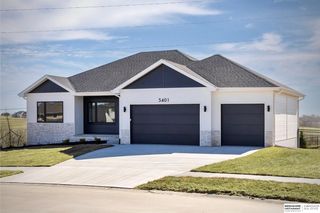 5401 N  205th St, Elkhorn, NE 68022