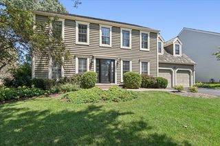 658 Lexington Sq W, Gurnee, IL 60031
