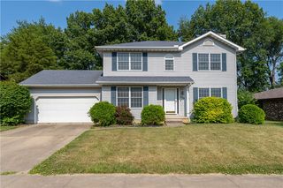 898 S  Pine Hill Dr, Decatur, IL 62521