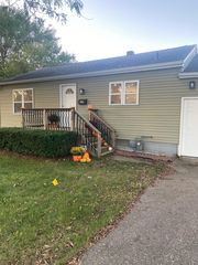 220 Lawndale Ave, Ottawa, IL 61350