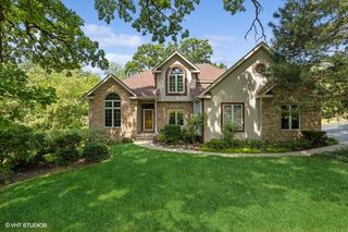 7413 Edgewood Ct, Spring Grove, IL 60081