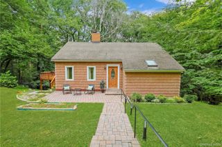 10 Highclere Lane, Valhalla, NY 10595