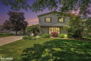 32049 Newcastle Dr, Warren, MI 48093