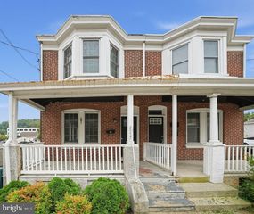 927 Spring Mill Ave, Conshohocken, PA 19428