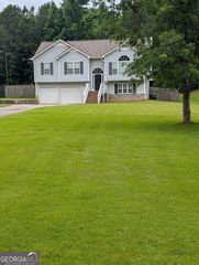 156 Diamond Ct, Carrollton, GA 30116