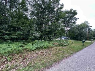 225 Oakridge Dr, Marquette, MI 49855
