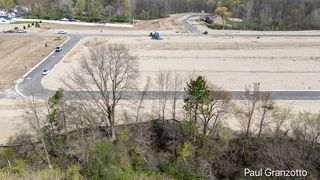 3052 Creek Dr SE, Grand Rapids, MI 49512