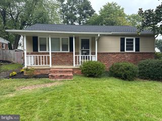 2822 E  Side Dr, Alexandria, VA 22306