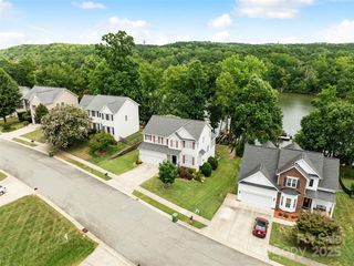 132 Lighthouse Rd, Mount Holly, NC 28120