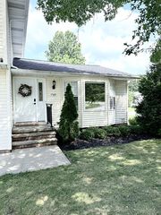 7589 Deer Run Trl, Parma, OH 44130