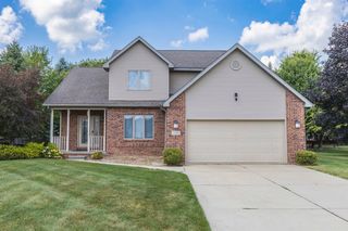 2365 Flagstone Dr, Flushing, MI 48433