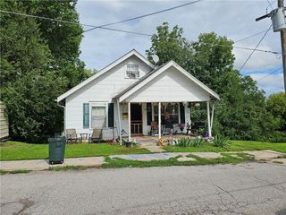 211 S  Locust St, Carrollton, MO 64633