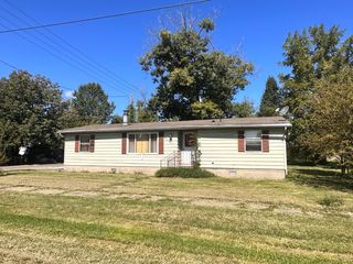 503 E  4th St, Flora, IL 62839