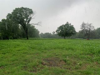 W  Trinity St, Groesbeck, TX 76642