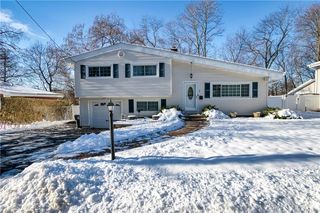 64 Chaucer St, Hartsdale, NY 10530