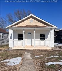2236 Harrison Ave, Saint Albans, WV 25177