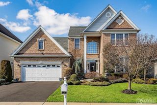 14 Riviera Dr, Monroe Township, NJ 08831