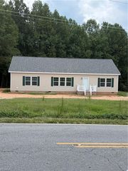 5101 Center Rd, Jonesville, NC 28642