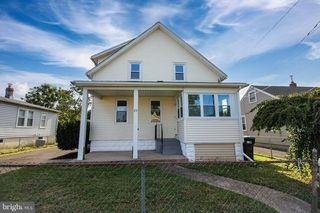 26 Grieb Ave, Levittown, PA 19057