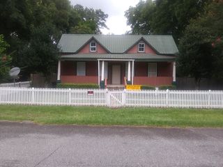 209 E  10th St, Greensboro, FL 32330