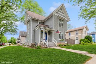 523 Spruce St, Aurora, IL 60506