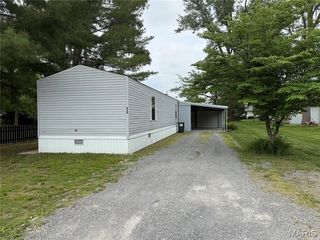 940 E  1st St, Beckemeyer, IL 62219